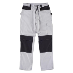 Pantalón multibolsillos, con refuerzo en culera y rodilleras a contraste