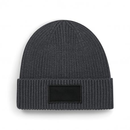 Gorro moderno con parche