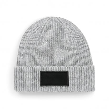 Gorro moderno con parche