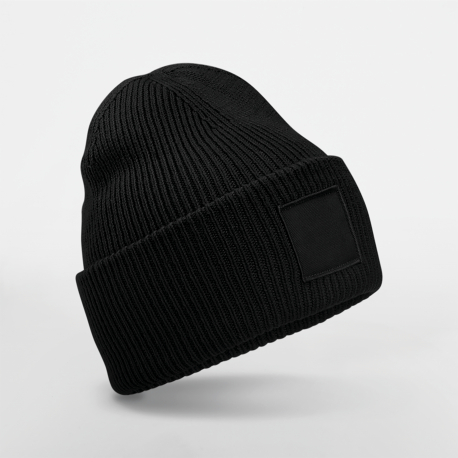 Gorro con solapa ancha y parche a tono