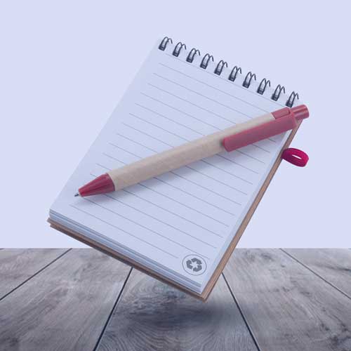 Libreta con bolígrafo de cartón reciclado