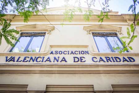 Colaboramos con la ONG valenciana Casa Caridad apoyando su labor social