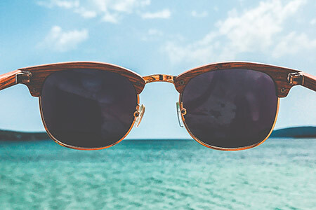 ¿Cómo elegir los lentes de sol personalizados? Protege a tus clientes con estilo 