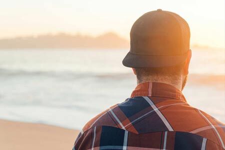 Cómo lucir las gorras bordadas con estilo