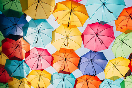 Origen e historia de los paraguas promocionales, el regalo perfecto bajo la lluvia