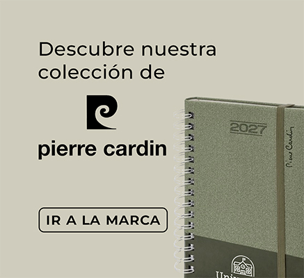 Agenda Pierre Cardin azul marino vista de perfil, parcialmente abierta con espiral metálica.